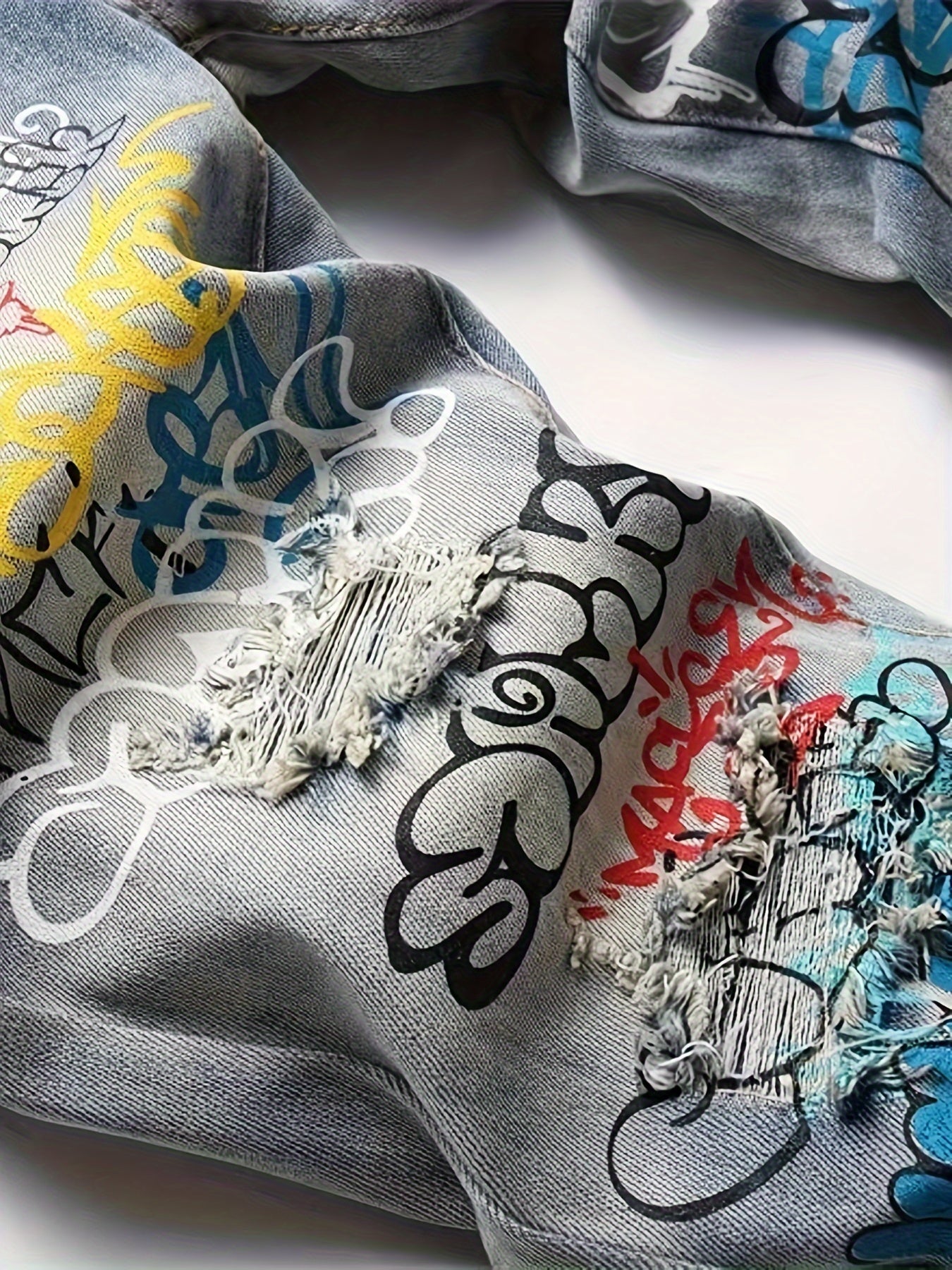 Stylish Graffiti Print Slim Fit Denim Jeans for Men - Comfortable